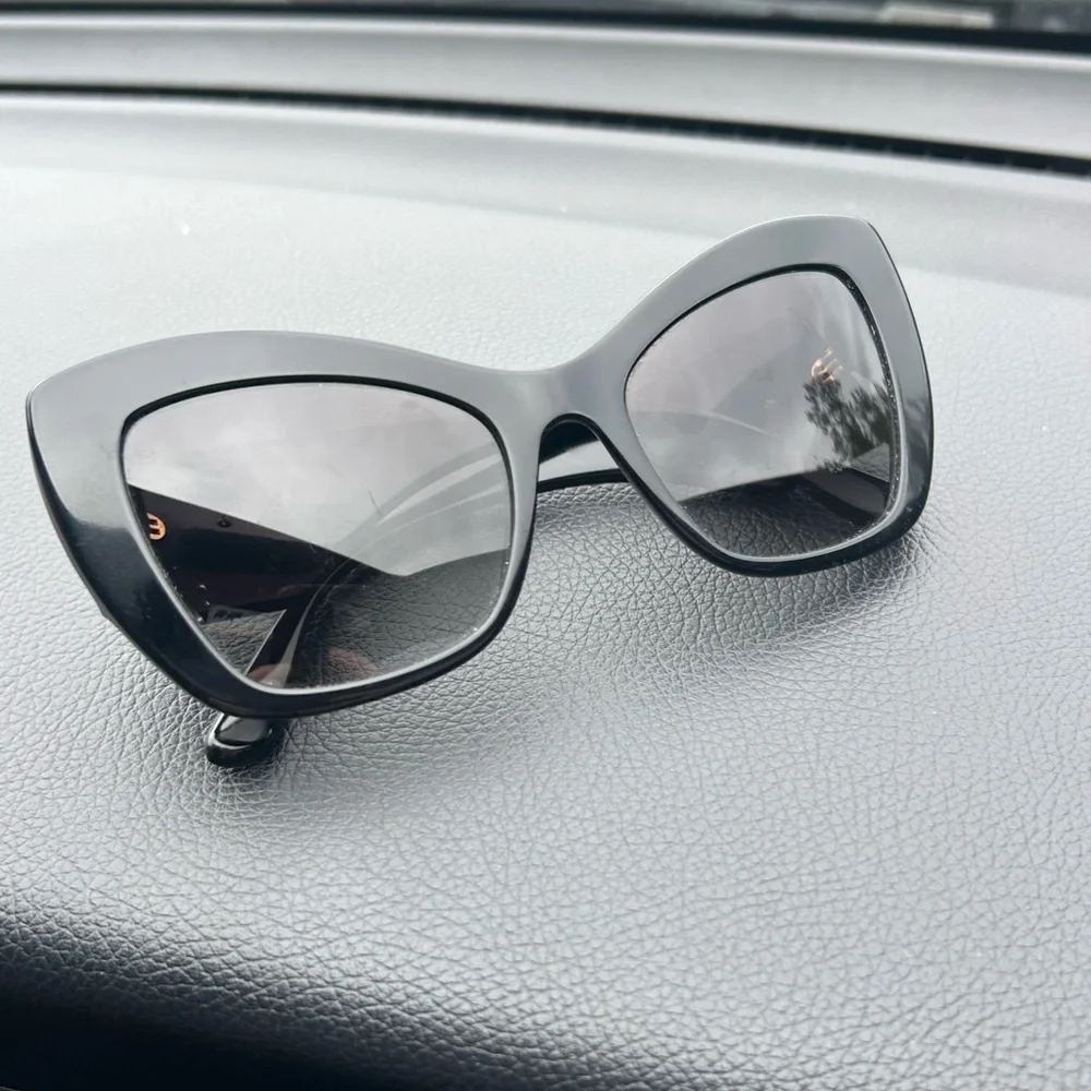 Dolce & Gabbana DG Heart Logo Cats Eye Sunglasses - Picture 3 of 10